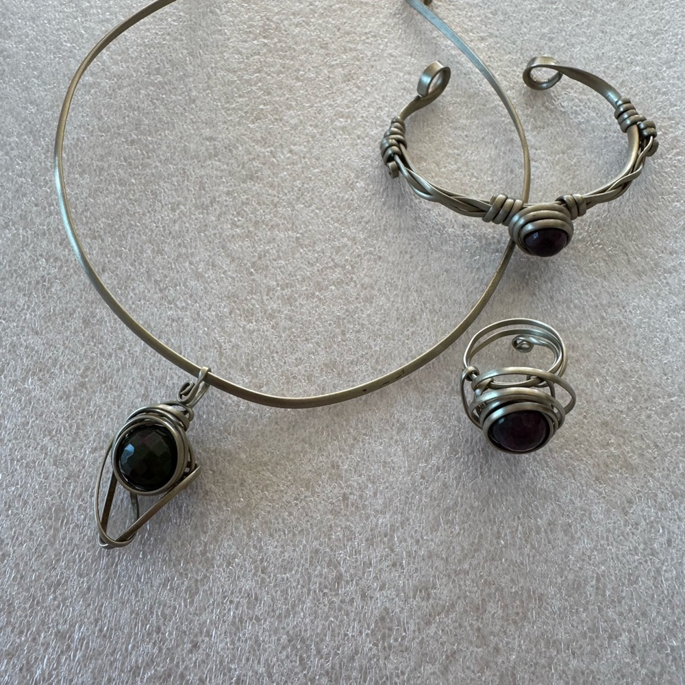 Elegant silver burgundy/green set; necklace, bracelet and ring